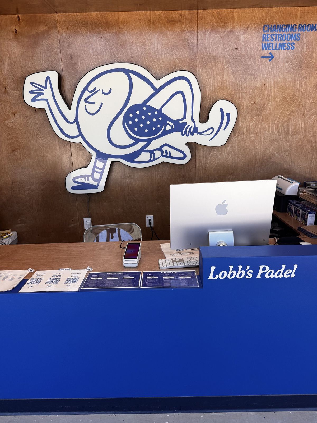 The front desk at Lobb's Padel
